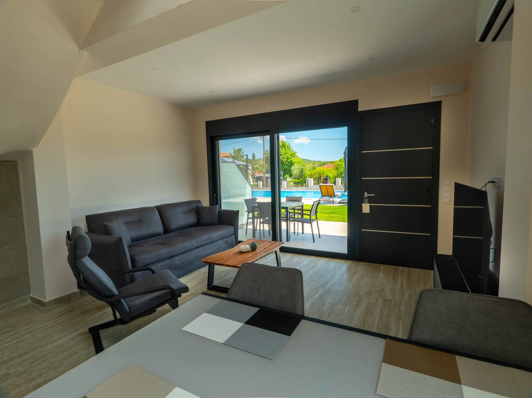 AMMOS residence — photo 1