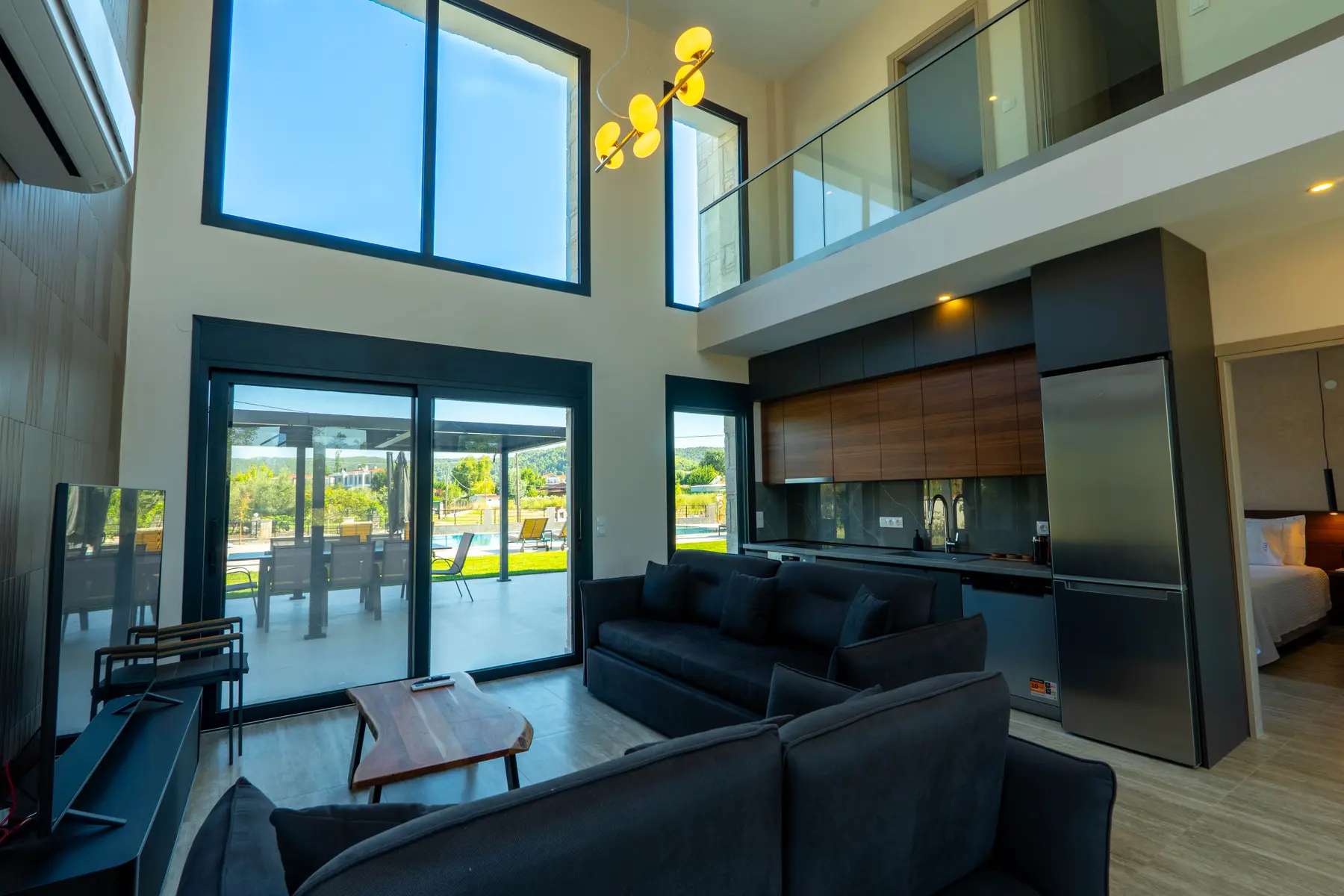 ILIOS living and dining area